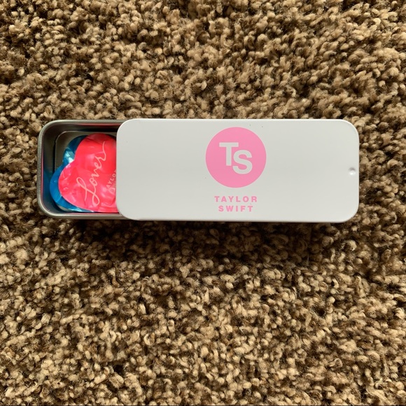 NEW Taylor Swift Lover Guitar Picks - Picture 4 of 12